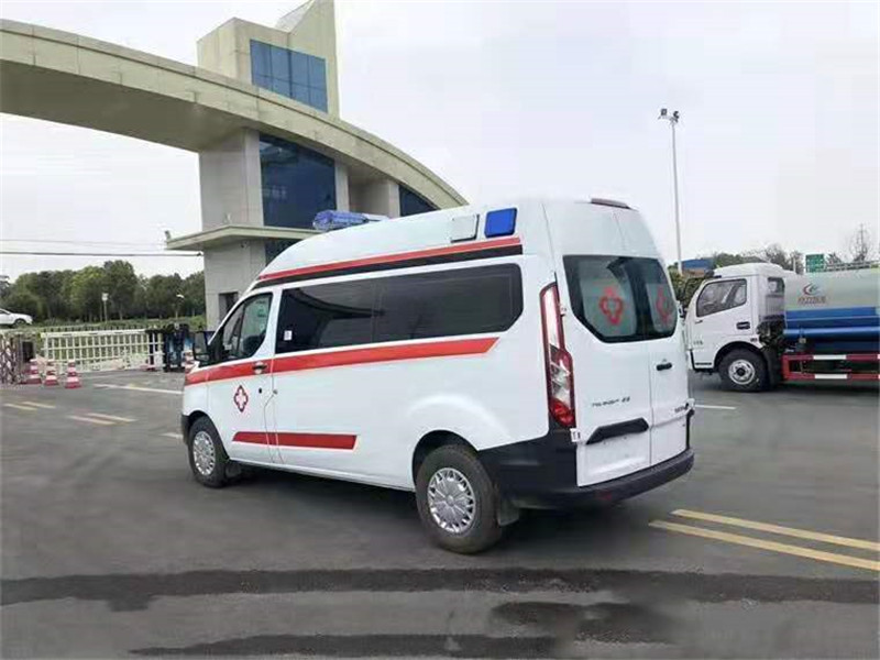 福特V362中軸中頂轉(zhuǎn)運型救護車