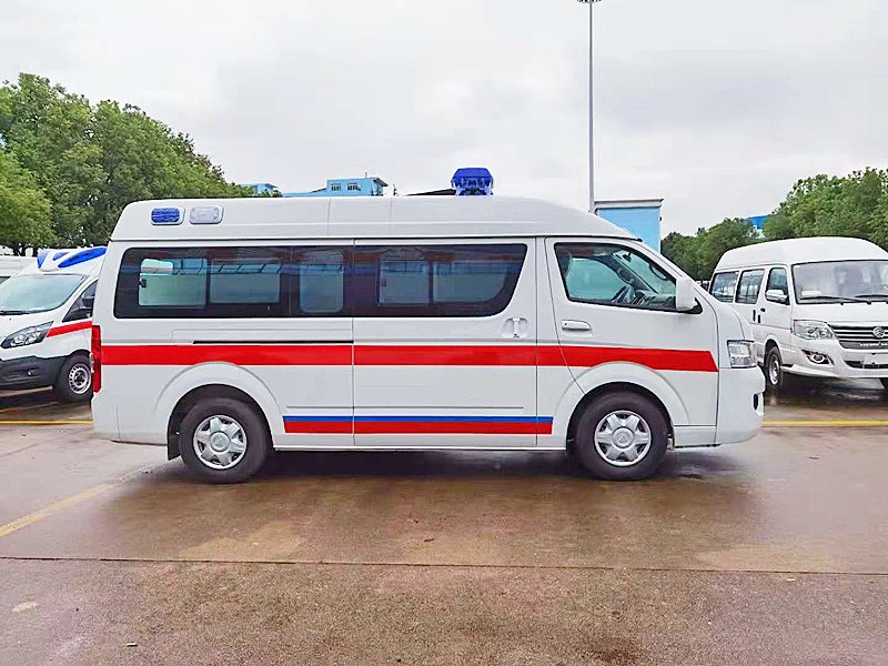 福田G7長(zhǎng)軸救護(hù)車(chē)