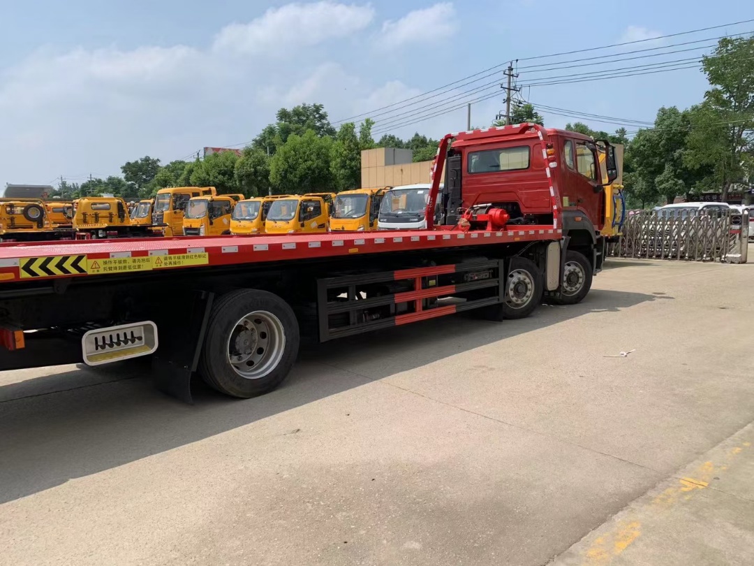 重汽豪沃MAX 寬體寬臥清障車(chē)